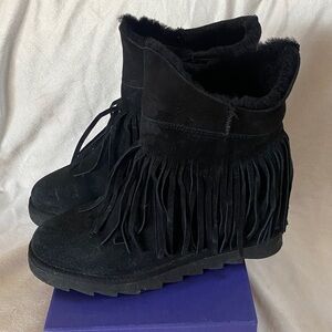 Ash Black Suede Leather Fringe Sheepskin Lined Booties In Excellent Condition